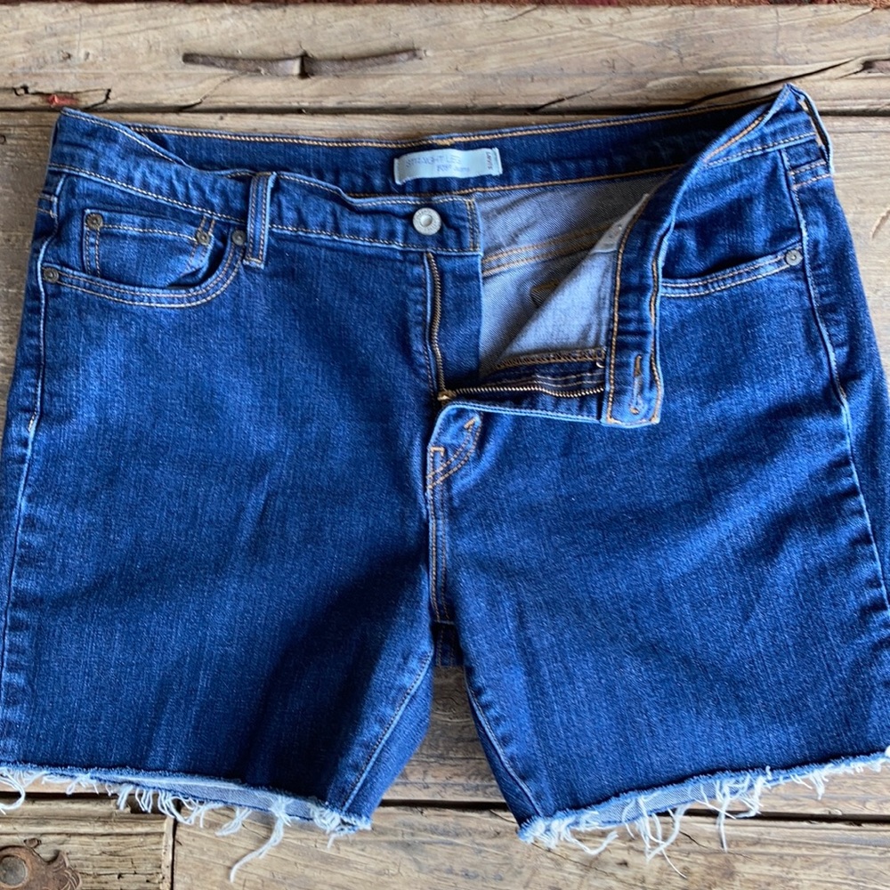 505 LEVI’S straight leg cutoff jeans